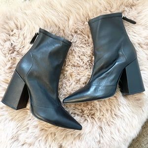 NWOB ALIAS MAE Ahnika Stretch Leather Bootie Black  - Size 39/9